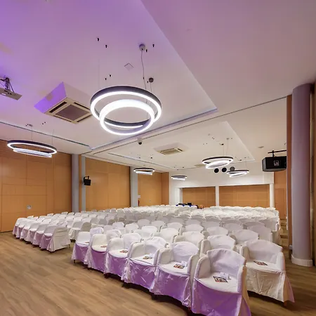 瓦尔度罗保度假酒店 5*